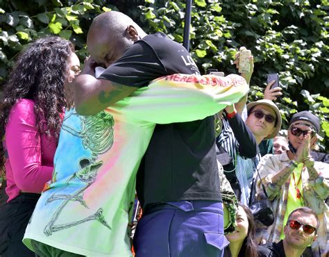 virgil abloh louis vuitton show hugs kanye|Virgil Abloh and Kanye Share Emotional Moment at Louis Vuitton Show.